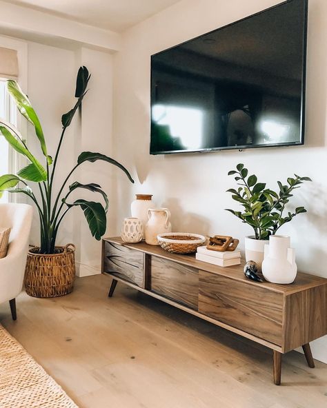 Plant By Tv Stand, Bohemian Living Room Tv Stand, Small Tv Stand Decor, Solo Apartment, Tv Stand Decor Living Room, 2023 Decor, Tv Rack, Italy House, Tv Stand Decor