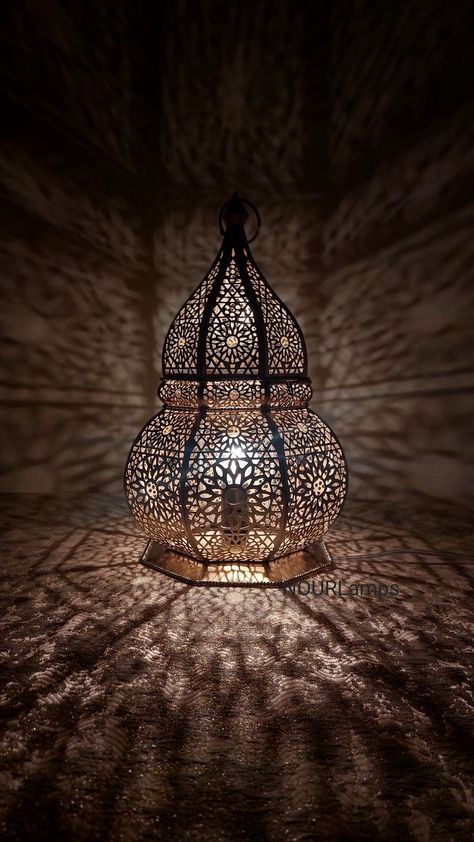 Moroccan-style lamps are popular advice from many designers around the world due to their interesting and exotic design and the way these lamps can be linked to everything. Moroccan Floor Lamp, Floor Lamp Brass, Moroccan Lantern, Copper Table, Moroccan Floor, Moroccan Lamp, Moroccan Lanterns, Brass Floor Lamp, Brass Lamp