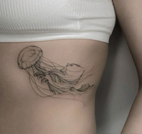 Jellyfish Stomach Tattoo, Jellyfish Rib Tattoo, Box Jellyfish Tattoo, Jellyfish Hip Tattoo, Jellyfish Spine Tattoo, Jellyfish Back Tattoo, Marine Tattoos For Women, Ocean Aesthetic Tattoo, Side Torso Tattoo