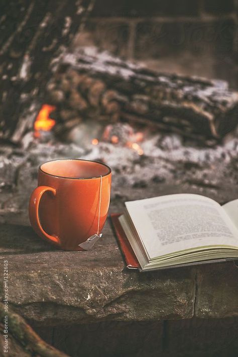 Cozy Coffee House, Tea Cup Image, Book And Coffee, Entertaining House, Tea And Books, Cozy Coffee, Rainy Weather, Coffee Is Life, Coffee Cozy