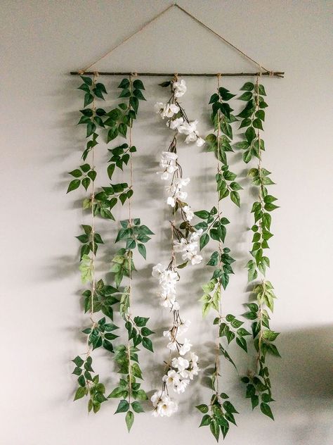 Gorgeous DIY Floral Garland for A Rustic Touch Fairy Bedroom, Diy Wand, Hanging Flower, Flower Garland, Diy Garland, Mural Floral, Floral Garland, Deco Floral, Garland Decor