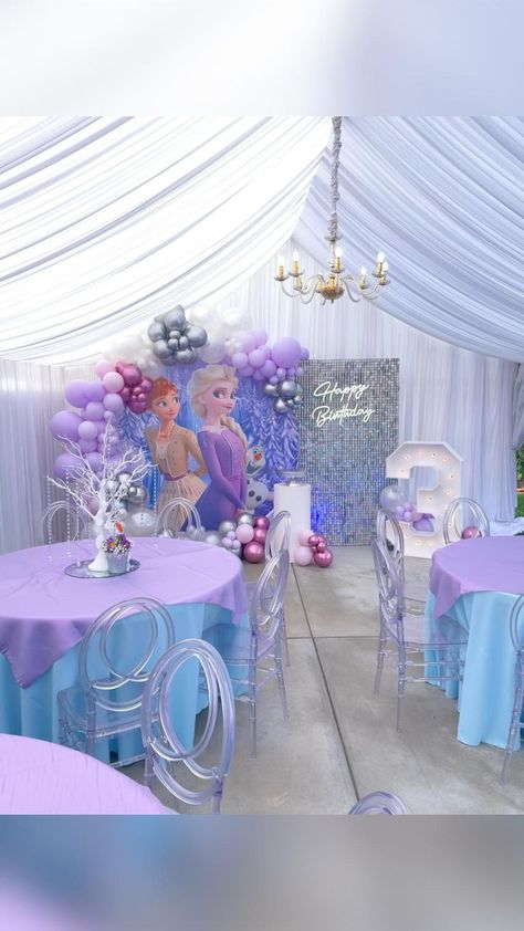 Frozen Party Backdrop, Elsa And Anna Birthday Party, Frozen Pinata, Frozen Theme Party Decorations, Frozen 3rd Birthday, Frozen Birthday Party Cake, Anna Birthday Party, Frozen Balloons, Frozen Birthday Party Decorations