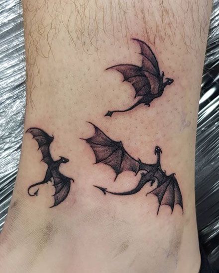 Dragon Tattoo Designs 3 Dragon Tattoos, Henne Tattoo, Tato Naga, Game Of Thrones Tattoo, Small Dragon Tattoos, Dragon Tattoo For Women, Inspiration Tattoos, Gaming Tattoo, Dragon Tattoo Designs