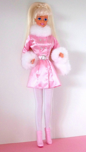 1997 Winter Dazzle Barbie by Rojo_C, via Flickr Barbie 90s Fashion, Barbie 1990 Dolls, Barbie Collectables, 90s Barbie, Barbie 1990, Barbie 90s, General Mills, Vintage Barbie Clothes, Christmas Barbie