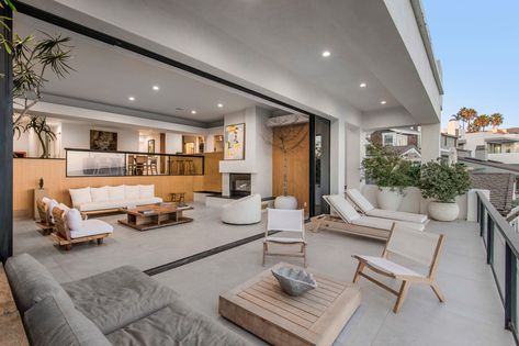 A Malibu Home Where Steve McQueen Escaped the Spotlight Lists for $16.995 Million - WSJ Actor Steve Mcqueen, Ali Macgraw, Malibu Home, Second Wife, Steve Mcqueen, The 4, Luxury Homes, Beautiful Homes, Conference Room Table