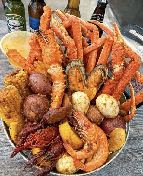 Seafood Grill, Cajun Seafood, Boiled Food, Yummy Seafood, Soul Food Dinner, Seafood Platter, Cooking Seafood, Food Babe, Seafood Boil