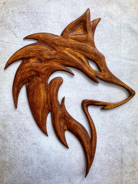 A Fox carving for a customer in... - Knight Woodcraft Wood Carvings Ideas, Easy Wood Carving Ideas, Wood Carving Ideas, Fox Carving, Snake Carving, Wood Fox, Dremel Carving, Wood Carving For Beginners, Wood Jewelery