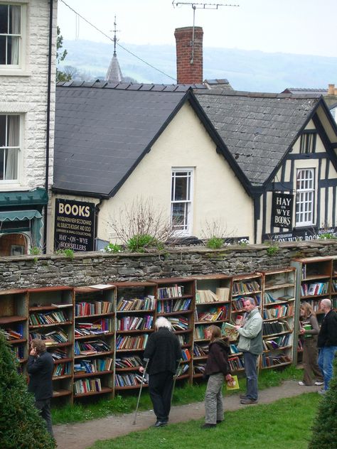 https://flic.kr/p/Lpwcs | Hay on Wye | Welsh Village famous for its book shops… Haidar Ali, Lukisan Cat Air, Book Nooks, Book Store, Library Books, I Love Books, Book Aesthetic, Love Book, On Display