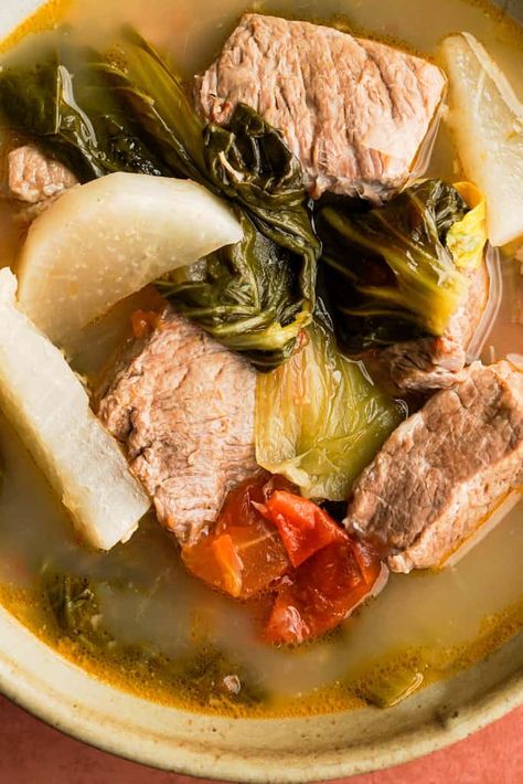 Sinigang Recipe Beef, Sinigang Soup, Filipino Sinigang, Whisper Of Yum, Lechon Recipe, Tamarind Soup, Pilipino Food Recipe, Filipino Pork Recipes, Pork Sinigang