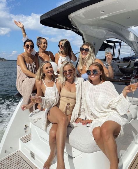 Birthday Yacht Party Outfit, Yatch Party Photoshoot, Yacht White Party Outfit, White Beach Bachelorette Outfit, All White Outfit Yatch Party, Rich Bff Goals, Yacht Birthday Party Outfit, White Boat Party Outfit, All White Yacht Party Outfit