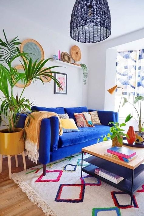 Colorful Maximalist Decor, Blue Sofa Living, Blue Sofas Living Room, Blue Couch Living Room, Living Room Decor Inspiration, Colourful Living Room, Maximalist Decor, Style Deco, Blue Sofa