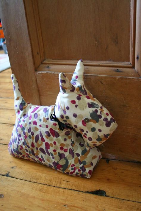 Scottie Dog Crafts, Animal Doorstop, Doorstop Pattern, Dog Door Stop, Hillarys Blinds, I Did My Best, Scotty Dog, Textiles Projects, Dog Projects