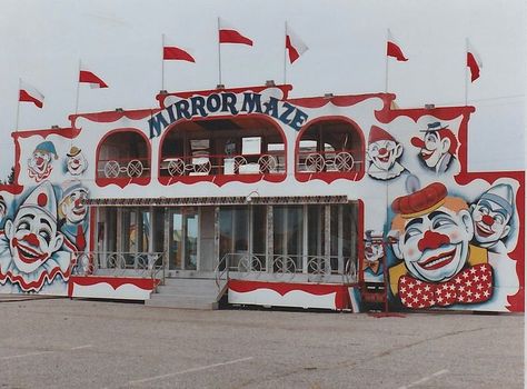 Glass House called the Mirror Maze on the Goodings Million Dollar Midway...1970's. Old Carnival, Mirror Maze, Circus Sideshow, Theme Parks Rides, Pop Art Images, Creeped Out, Mirror House, Carnival Rides, Vintage Carnival