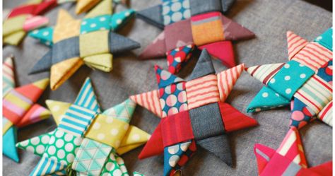 image source One of the ornament kits from the guild meeting was for these cute Scandinavian Stars.  Steff used  this tutorial  to bas... Gift Bow Tutorial, Winter Sets, Scandinavian Fabric, Creeper Minecraft, Stars Craft, Embroidery Christmas, Fabric Stars, Ornament Tutorial, Bow Tutorial