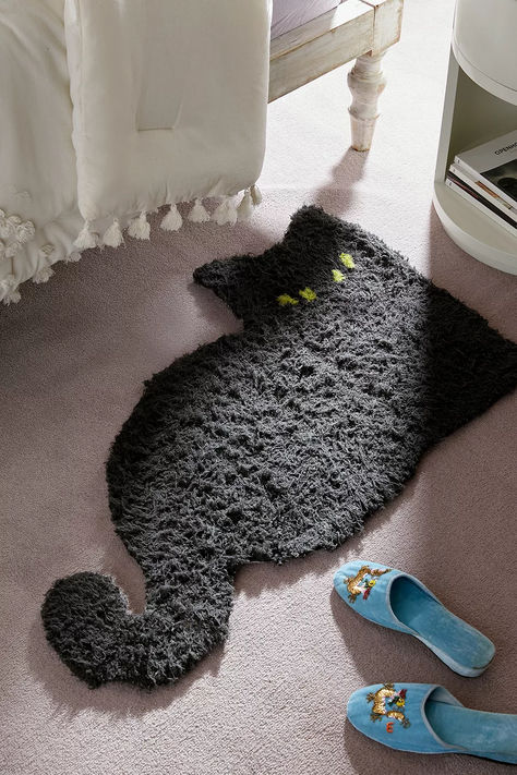 Declare yourself a cat person with this irreverent rug that's shaped like a fluffy white cat. Features a cat cut-out shape in a tufted fabrication, complete with a curled tail and a cute face design. Urban Outfitters Rug, Entryway Rugs, Cat Rug, Rugs Bedroom, Uo Home, Cut Out Shapes, Cat Silhouette, Entryway Rug, Face Design