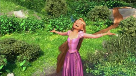 Day 29: Favorite overall moment - When Rapunzel touches grass for the first time. Perks Of Being Single, Love Being Single, Single Quotes Funny, Being Single, Tangled Rapunzel, Disney Rapunzel, Time To Move On, Single Life, Single Girl