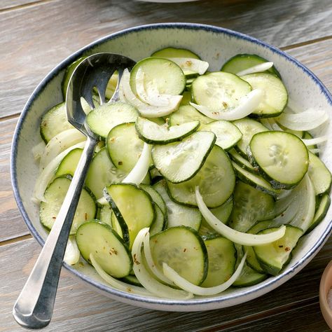 Marinated Cucumbers Sides For Hamburgers, Cucumber Vinegar, Vinegar Salad, Potluck Salad, Marinated Cucumbers, Cold Sandwiches, Cucumbers And Onions, Cucumber Recipes Salad, Easy Summer Meals