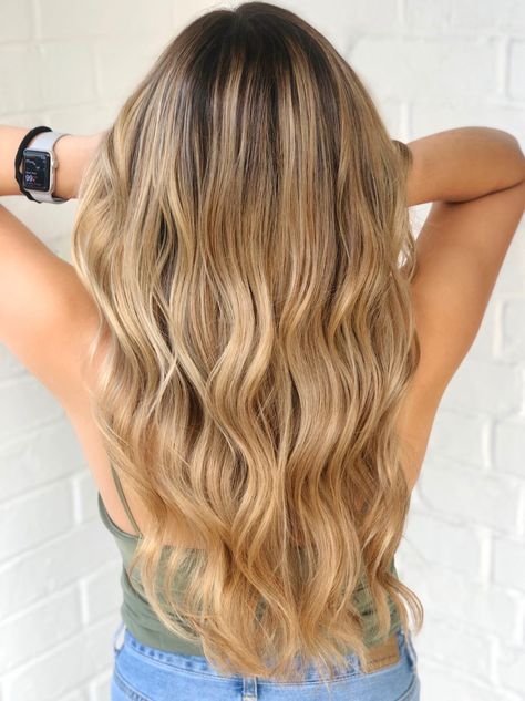 Dark Root Golden Blonde Balayage, Golden Blonde With Root Shadow, Honey Blonde Hair Root Melt, Root Smudge Caramel Hair, Honey Blonde Hair Blended Roots, Blonde Balayage Root Shadow, Natural Blonde Hair With Dark Roots, Root Smudge Golden Blonde, Golden Blonde Hair With Dark Roots Balayage