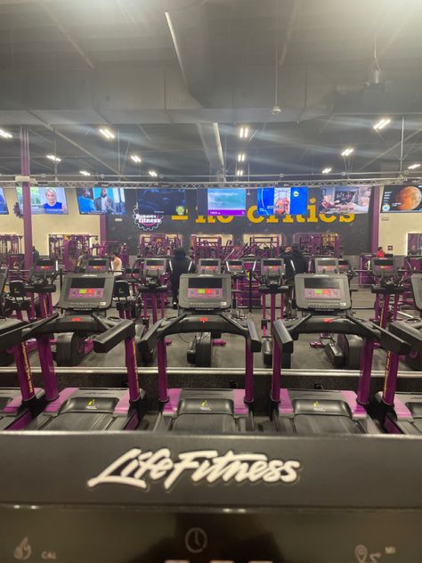 Planet Fitness Treadmill Workout, Planet Fitness Gym Pictures, Planet Fitness Pics, Planet Fitness Snapchat, Gym Aesthetic Planet Fitness, 2023 Vision Board Pictures Gym, Gym Manifestation, Planet Fitness Aesthetic, Gym Planet Fitness