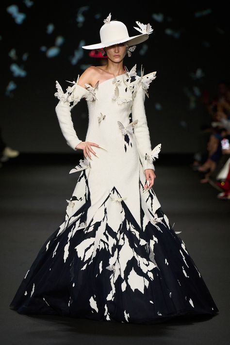 Robert Wun Fall 2024 Couture Collection Robert Wun, 2024 Couture, High Fashion Looks, Haute Couture Dresses, Fashion Themes, Weird Fashion, Couture Week, Halloween Fashion, Drag Race