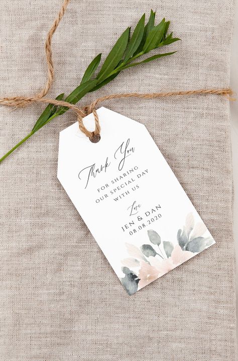 Wedding Gift Tags Ideas, Souvenir Card, Gift Card Wedding, Wedding Favour Labels, Wedding Favour Tags, Wedding Souvenir Tag, Tag Card Design, Thank You Tags Wedding, Wedding Tags Printable