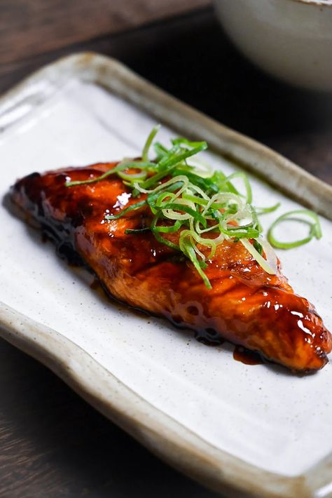 Pan Fried Teriyaki Salmon (照り焼きサーモン) | Sudachi Recipes Sudachi Recipes, Teriyaki Glazed Salmon, Japanese Food Photography, Homemade Glaze, Pike Fish Recipes, Teriyaki Steak, Uni Meals, Conveyor Belt Sushi, Asian Fish