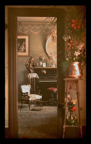 How to create an Edwardian home 1910s House Interior, Remodel Trailer, Remodel Entryway, Remodel Stairs, Remodel Closet, Remodel Fireplace, Edwardian Architecture, Decoration Hall, Victorian House Interiors