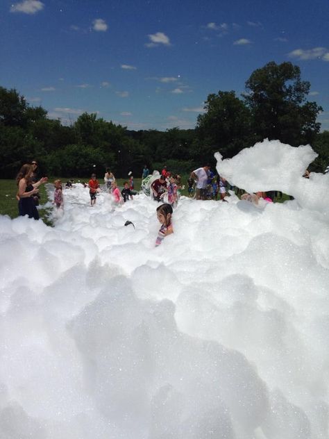 Foam Party Slip-N-Slide! Haha it looks awesome. But I'd never spend that much money/put that much effort into building it. Still, I thought I'd share. :) Camping Games, Messy Games, Messy Party, Slip N Slide, Foam Party, Kids Bubbles, Water Games, Water Party, Teen Party