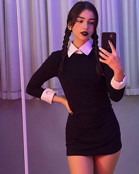 Cute Halloween Inspo Outfits, Cute Wednesday Addams Costume, Easy Wednesday Addams Costume, Halloween Fit Ideas, Wednesday Costumes Women, Wendsday Adams Outfits, Wensday Adams Costume Ideas, Easy Women Halloween Costumes, Halloween Costumes Wednesday