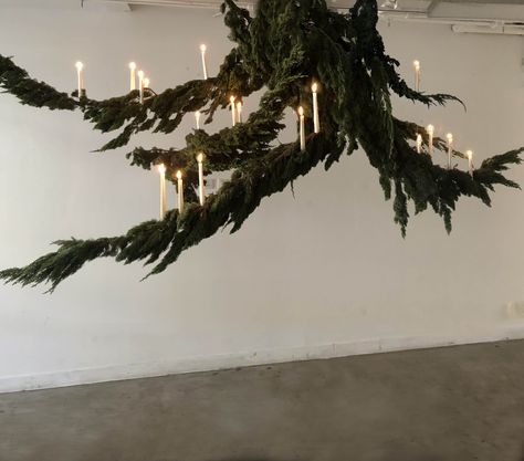 Branch Xmas Tree, Christmas Wall Installation, Winter Floral Installation, Christmas 2024 Trends Decoration, Christmas Installation, Christmas Branches, Candles Christmas, Light A Candle, Christmas Interiors