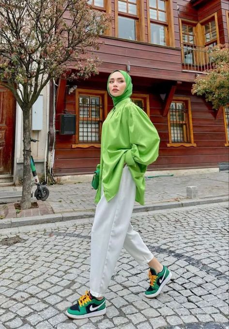 Explore hijab outfit 2024 ideas, including casual, formal, and sporty styles. Stay ahead of fashion trends with chic and modest Muslim fashion. Find the perfect hijab outfit for 2024, featuring black, pink, and brown hues. Elevate your style with elegant and stylish options, and explore trendy hijab fashion for all occasions. Sporty Hijab Outfit, Green Hijab Outfit, Modest Fashion Ideas, Stylish Tops Fashion, Modest Muslim Fashion, Mix And Match Outfits Hijab, Casual Denim Outfits, Hijab Fashion Summer, Modest Casual Outfits