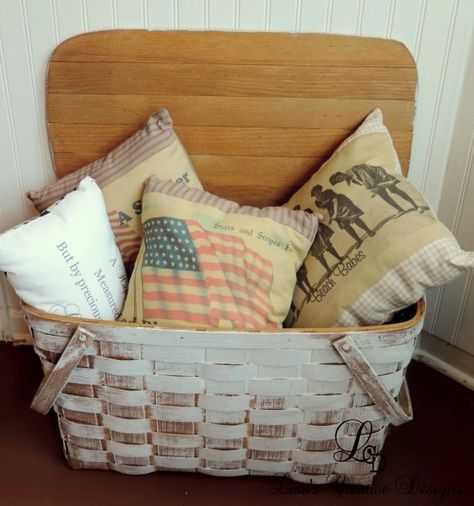 We actually use this picnic basket when we go on picnics at the beach or the park but it can also be used as a backdrop in a cute display. Description from lisascreativedesigns.com. I searched for this on bing.com/images Vintage Picnic Basket Display, Basket Ideas Decorative, Picnic Basket Decor, Decorating With Baskets, Decorate With Baskets, Modern Country Decor, Basket Makeover, Vintage Picnic Basket, Thrift Store Decor