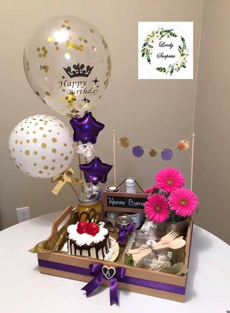 Birthday Trays Gift Ideas, Gift Hampers Birthday, Gift Hamper Ideas For Birthday, Anniversary Hamper Ideas, Diy Birthday Hamper, Diy Gift Hamper Ideas Birthday, Birthday Hampers For Him, Birthday Gift Hamper Ideas, Birthday Hamper Ideas