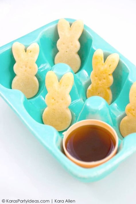 12 IRRESISTIBLY CUTE EASTER BREAKFAST IDEAS FOR KIDS Pancake Bunny, Easter Breakfast Ideas, Mickey Mouse Pancakes, Peeps Recipes, Bunny Pancakes, Easter Appetizers, Healthy Easter, Easter Breakfast, Easter Books