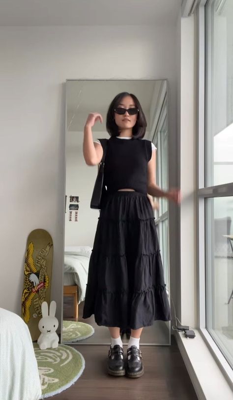 spring/summer outfit long skirt pullover tank top vest Maxi Skirt Outfits, Long Black Skirt Outfit, Hm Outfits, Black Skirt Outfits, Crepe Skirt, Long Skirt Outfits, Skirt For Women, Shopping Tips, Mode Inspo