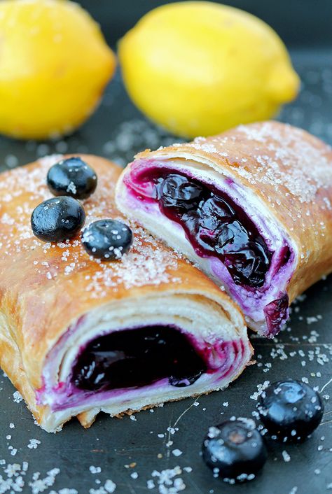 Blueberry Cheesecake Chimichangas Kunafa Dough Recipe, Bougatsa Recipe, Cheesecake Chimichangas, Filo Pastry Recipes, Phyllo Dough Recipes, Filo Pastry, Pastry Recipe, Blueberry Sauce, Blueberry Desserts