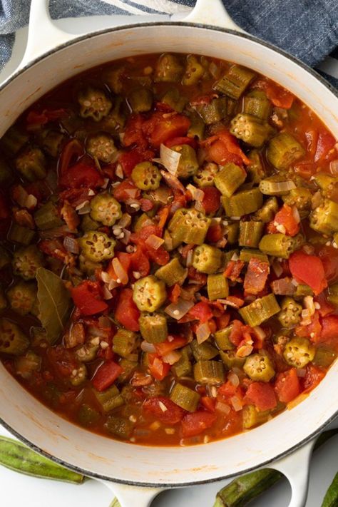 This Okra Stew Recipe has a mixture of bacon, onions, canned tomatoes, and okra, stewed together into a chunky irresistible side dish to serve with all your favorite southern foods! Stewed Okra And Tomatoes, Okra And Tomato Recipe, Stewed Okra, Fresh Okra, Okra Stew, Okra And Tomatoes, Big Family Meals, Okra Recipes, Southern Dishes