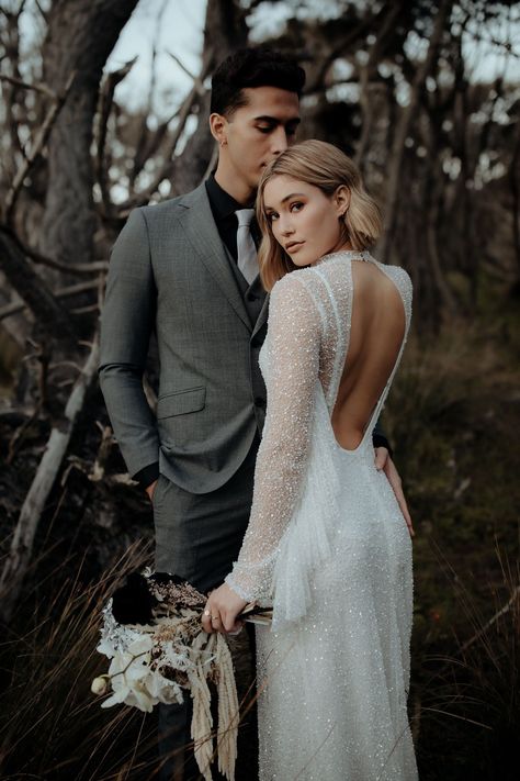 Groom Photoshoot, Wedding Portrait Poses, Pre Wedding Photoshoot Outdoor, Bride Groom Photos, Engagement Pictures Poses, Wedding Couple Photos, Wedding Photoshoot Poses, Wedding Picture Poses, Photographie Portrait Inspiration