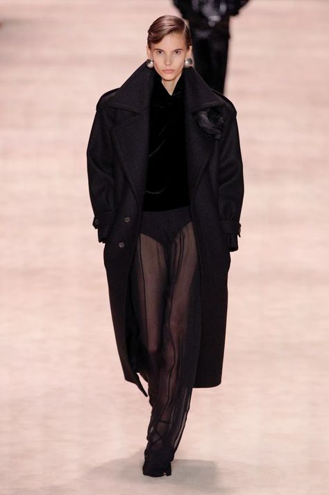 Saint Laurent Fall 2022, Ysl Fashion Show, Runway Aesthetic, Puffer Coat With Fur, Ysl Paris, Ysl Fashion, Vogue France, Event Outfit, Catherine Deneuve