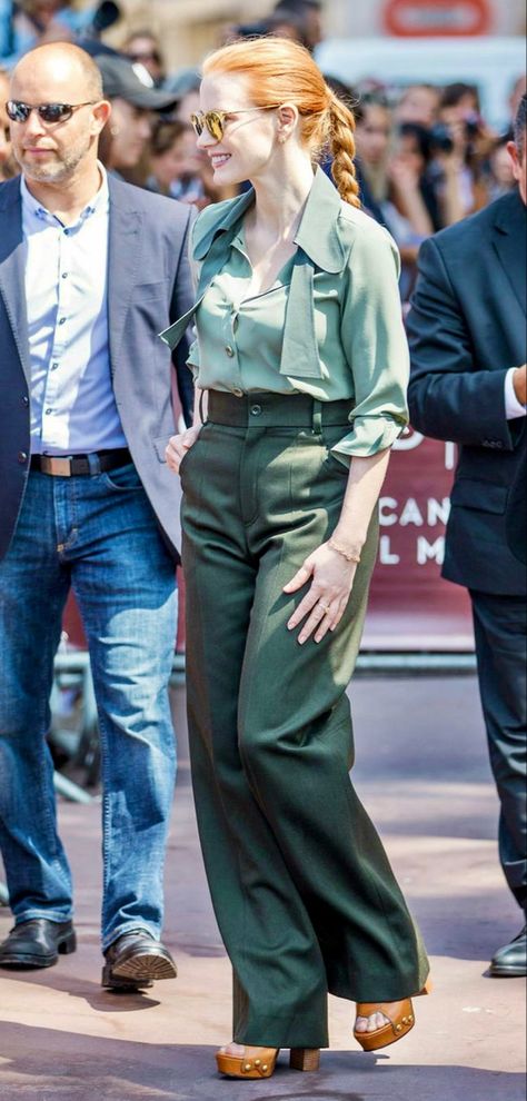 Jessica Chastain Street Style Jessica Chastain Street Style, Jessica Chastain Outfits, Jessica Chastain Dress, Jessica Chastain Style, Bright Spring, Fall Winter Wardrobe, Jessica Chastain, Style Profile, Winter Wardrobe