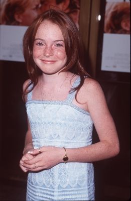 A young Lindsay Lohan back in 1998. We wish she stuck to her natural roots! Parent Trap Movie, People With Freckles, Natasha Richardson, The Parent Trap, Parent Trap, Mischa Barton, Kelly Osbourne, Chloe Sevigny, Jamie Lee Curtis