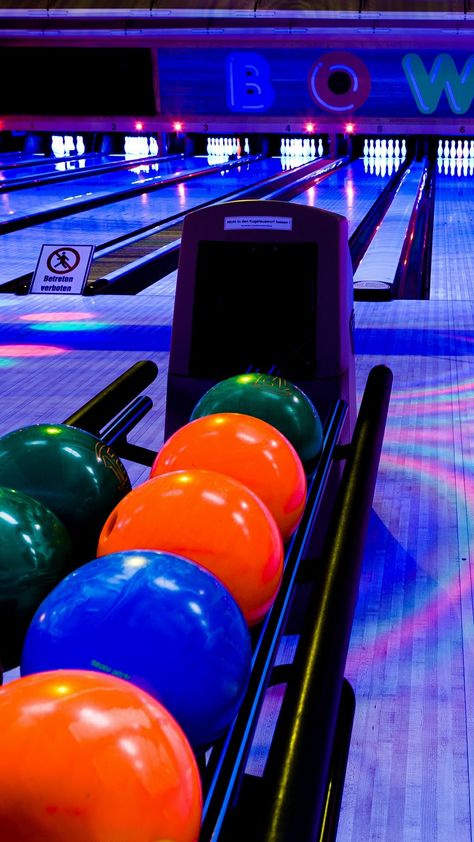 Bowling Wallpaper, Bowling Pictures, Infinity Wallpaper, Flipagram Instagram, Bowling Balls, Cute Date Ideas, Bowling Alley, Bowling Ball, Creative Instagram Stories