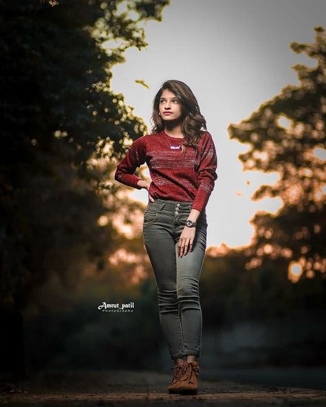 Single Girl Photoshoots, Poses In Western Dress, Modern Photoshoot, Prewedding Pose, Women Poses, Western Photoshoot, Edit Pic, Photo Time, Bride Photography Poses