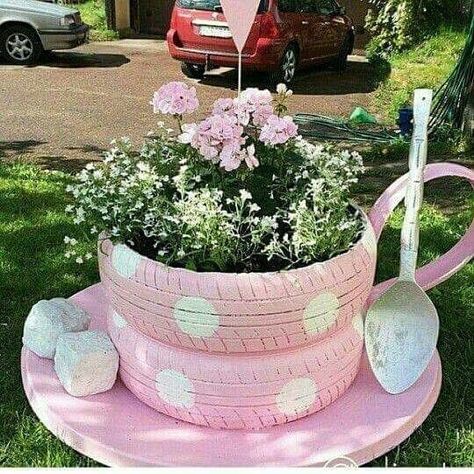 Tea Cup Planter, Recycled Planters, Tire Garden, Tire Planters, Old Tires, Diy Yard, Outdoor Planters, Garden Crafts, Amazing Gardens