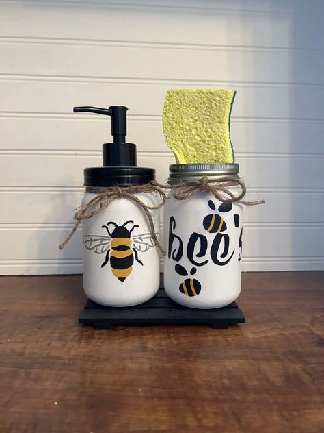 Brighten up your kitchen or bath with these pint size bee jars. Get rid of the disposable bottles and add some character to your home. Hand painted and sealed for protection. Honey Bee Bathroom Decor, Honey Bee Kitchen Decor Ideas, Bee Themed Bathroom, Bee Theme Kitchen, Bumble Bee Kitchen, Bee Kitchen Theme, Amber Kitchen, Pencil Dispenser, Bee Soap