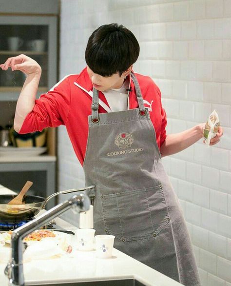 Jungkook Cooking, Bae Style, Jeongguk Jeon, Jungkook Oppa, Jeon Jeongguk, Run Bts, About Bts, Fan Fiction, Jung Kook