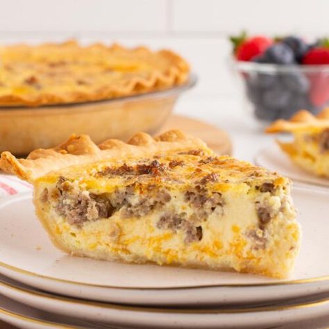 Sausage Quiche - Feast and Farm Beef Quiche Recipes, Ground Beef Quiche, Eggplant Quiche, Hamburger Quiche, Bologna Sandwich Spread, Grandma's Lemon Meringue Pie Recipe, Cheeseburger Quiche, Meat Quiche, Quiche Tomato