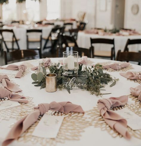 Tablecloth Inspiration, Reception Table Linens, Champagne Centerpiece, Champagne Wedding Themes, Simple Wedding Decorations, Wedding Table Linens, Wedding Tablecloths, Dusty Rose Wedding, Table Setting Decor