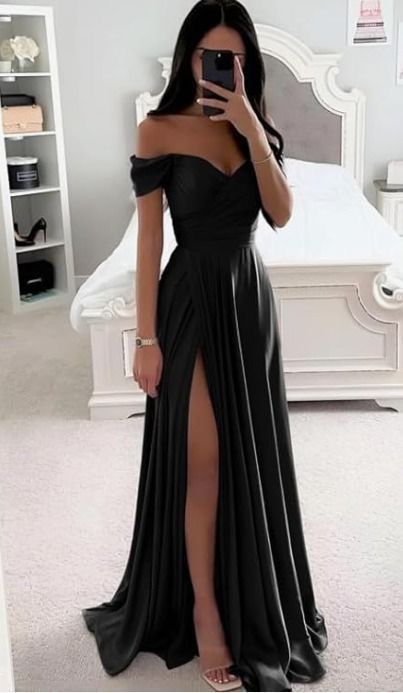 Beautiful Black Prom Dresses, Gorgeous Formal Dresses, Ideas For Prom Dresses, Black Prom Dress Fitted, Prom Dresses 2024 Black, Black Prom Dress Long Elegant, Prom Dress Ideas Black, Elegant Prom Dresses Black, Black Dress Outfit Wedding