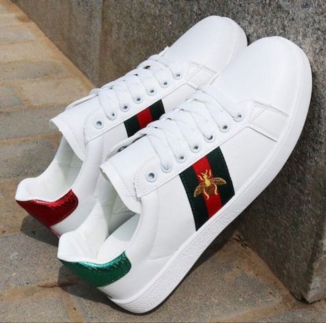 Gucci Sneakers Outfit, Gucci Ace Sneakers, Skor Sneakers, Gucci Shoes Sneakers, Sneaker Outfits, Basic Shoes, Gucci Sneakers, Boots For Short Women, Gucci Outfits